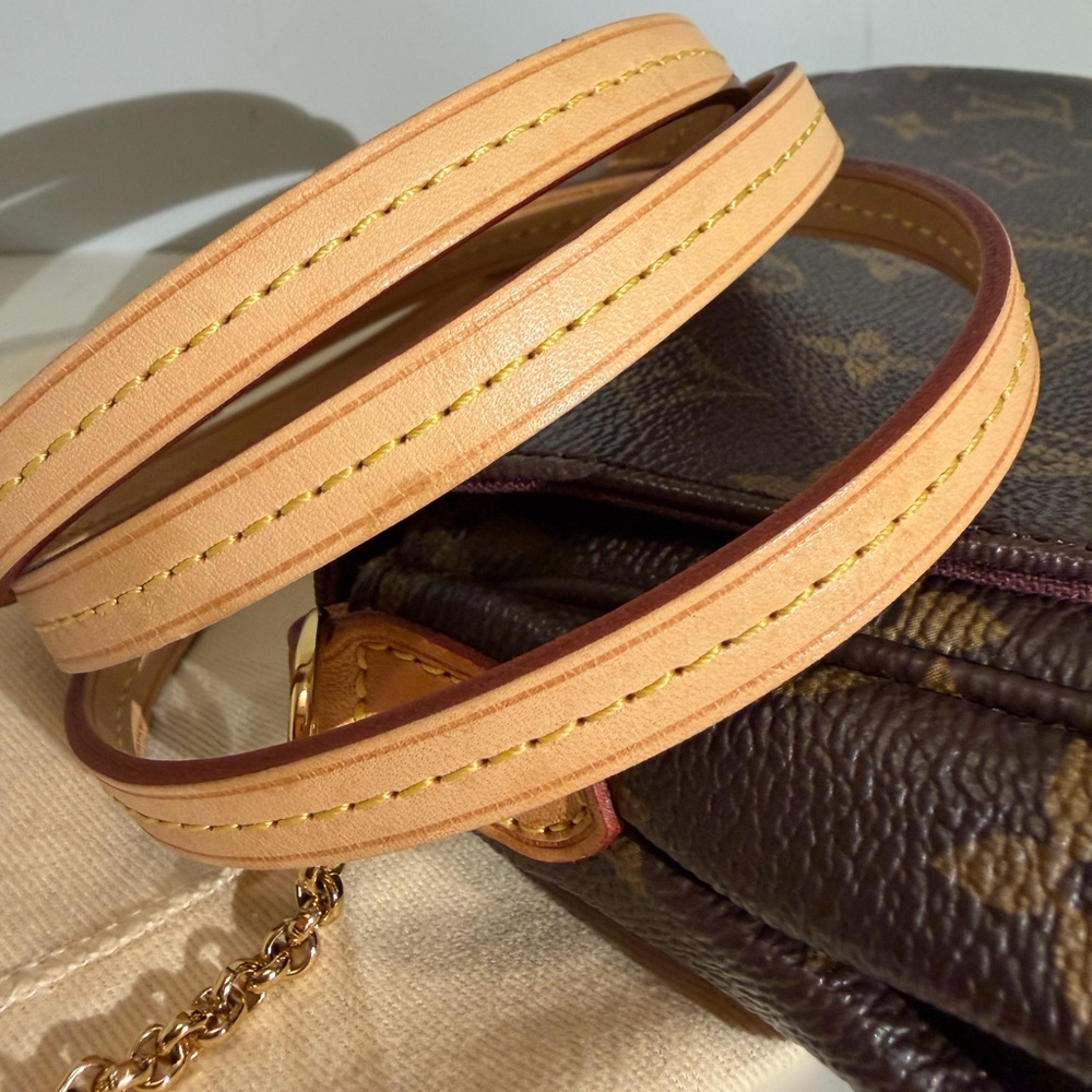 Authentic Louis Vuitton Monogram Favorite PM - Picture 13 of 16